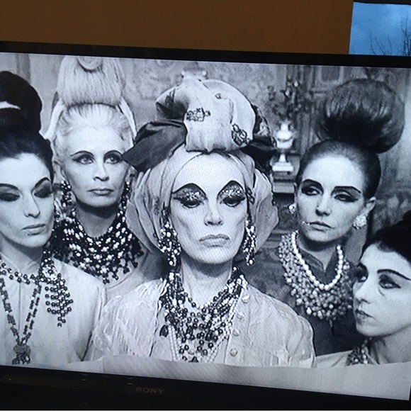 Meet your Posher, Suzanne - Picture 3 of 8